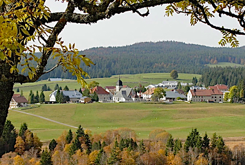 UN VILLAGE AUX MULTIPLES VISAGES